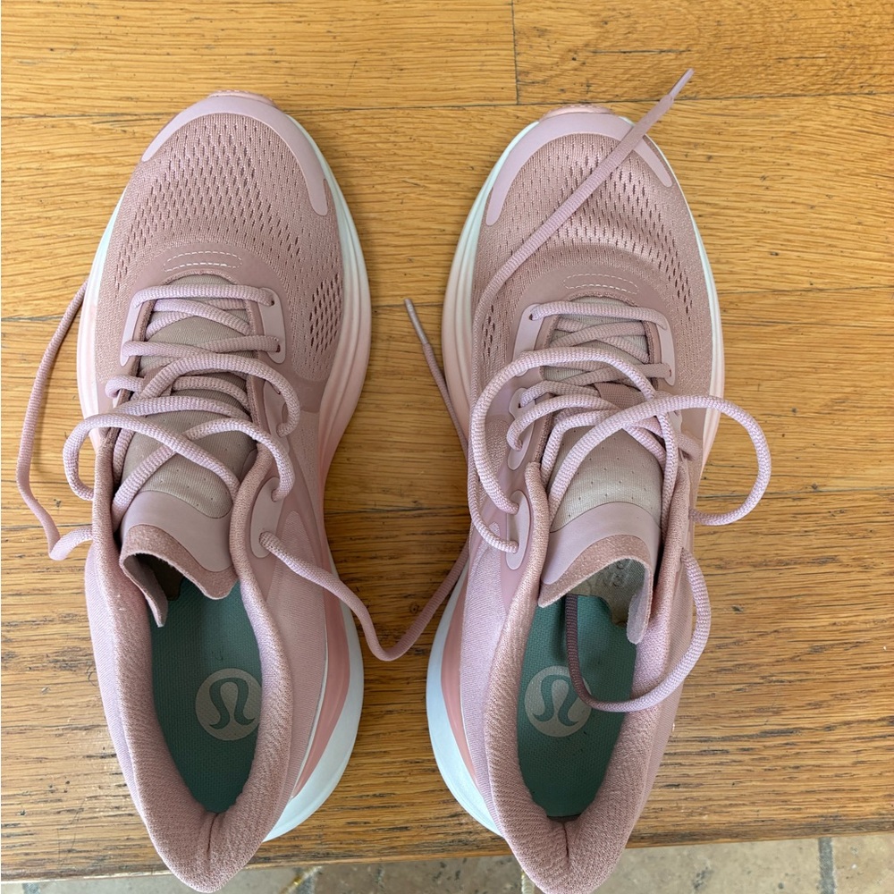 lululemon athletica Women's Blush Pink Running Sneakers-beautiful and comfy